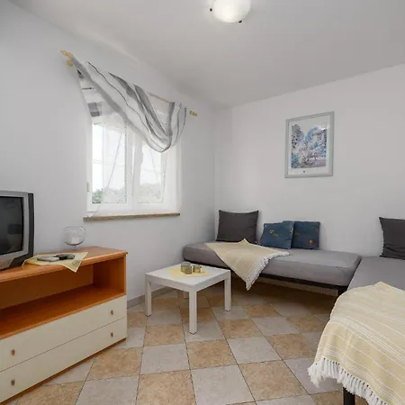 Gorgeous Apartment In Porec With Kitchen Apartment *