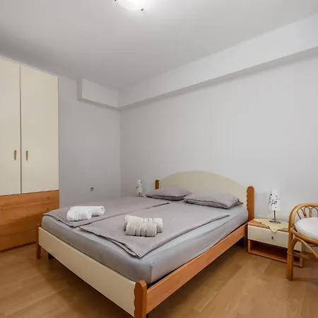 Gorgeous Apartment In Porec With Kitchen Apartment