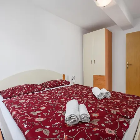 Gorgeous Apartment In Porec With Kitchen