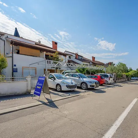 Gorgeous Apartment In Porec With Kitchen Apartment