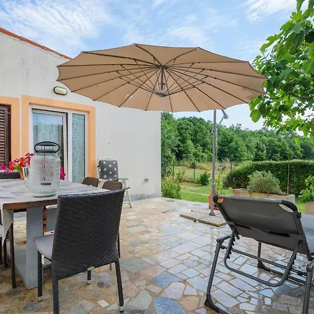 Gorgeous Apartment In Porec With Kitchen Apartment
